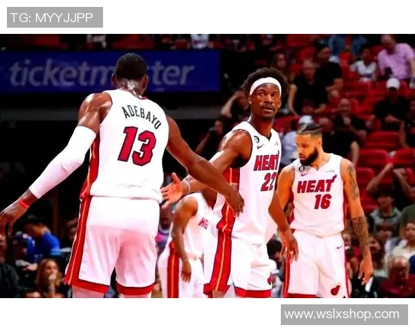 火箭队与热火队激战正酣直播现场精彩瞬间全记录 火箭队与热火队激战正酣直播现场精彩瞬间全记录