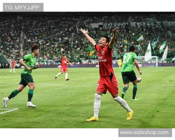 恒大与上港激战正酣球迷热情高涨精彩瞬间回顾 恒大与上港激战正酣球迷热情高涨精彩瞬间回顾